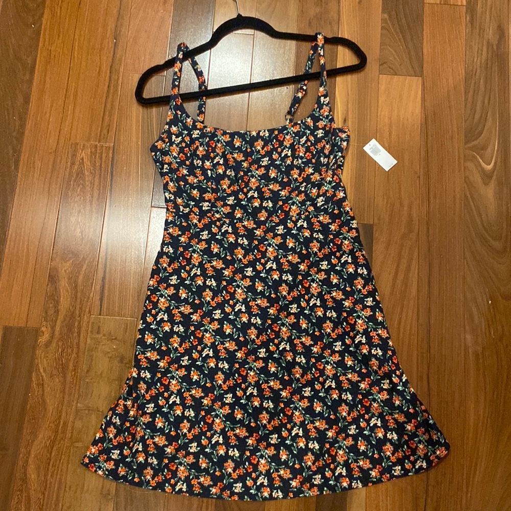 Floral Dress. NWT. Size S